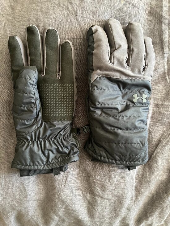 Under Armour Gloves - Picture 1 of 3